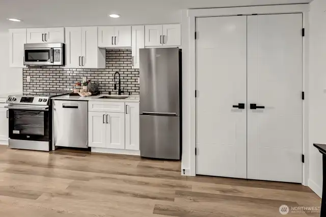 ADU Full size kitchen w/ SS appliance package & front-loading washer & dryer.