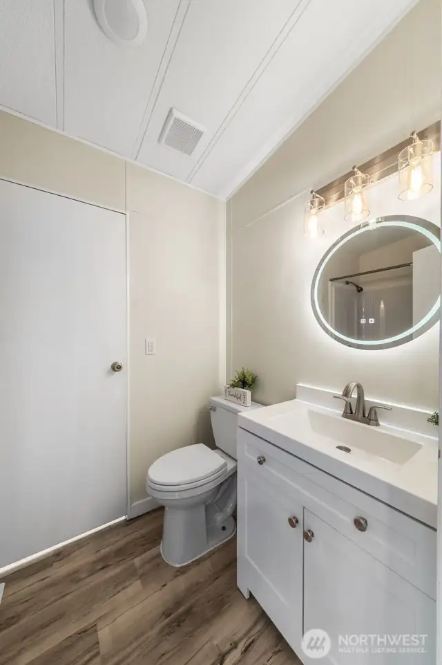 2nd bathroom