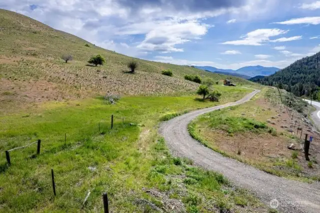 Driveway shared with 1 neighbor. Park here and walk the land.