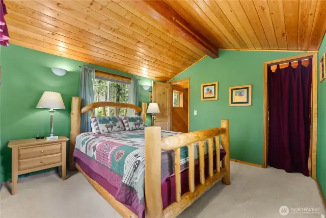 A treehouse with a bed for two and ensuite bathroom!