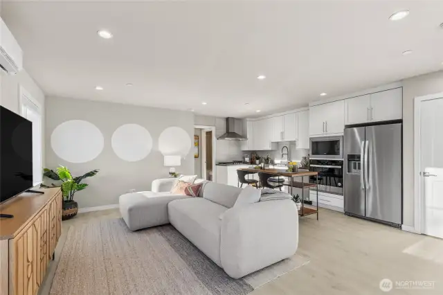 ADU w/ Spacious living & open Kitchen. Includes separate garage & entry.