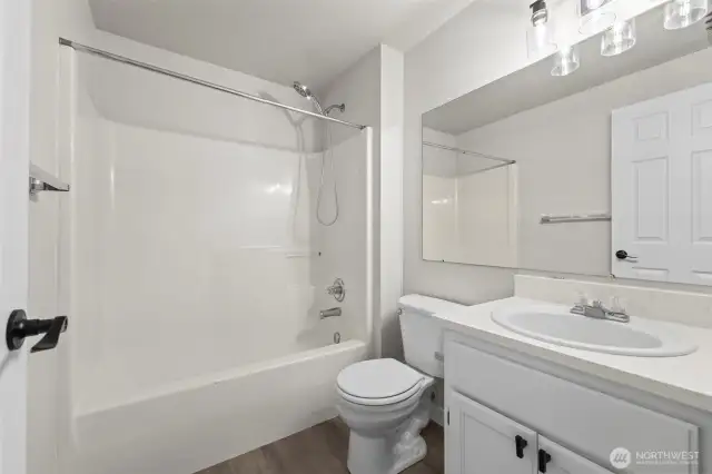Large main bath!