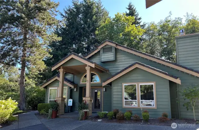Stylish clubhouse for entertaining a crowd is available by reservation at no cost.