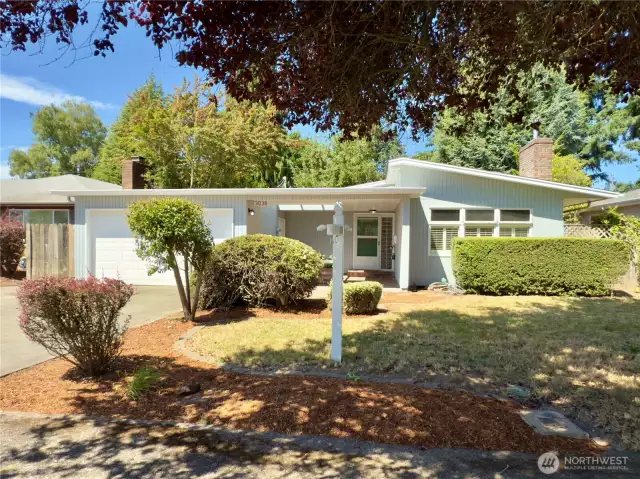 3038 Louisiana St, One level, garage, driveway parking, covered patio, mature landscaping, walkable neighborhood, refinished hardwood floors, move-in ready