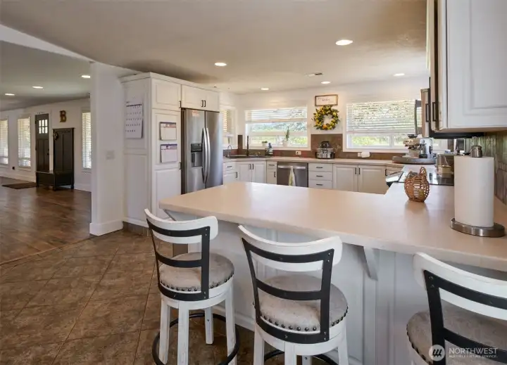 Kitchen with breakfast bar