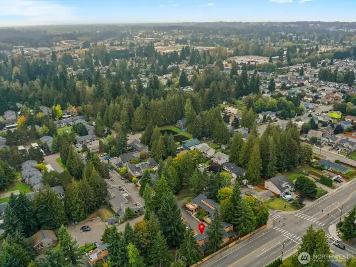 Easy access to I-5, Silver Lake, dining, shopping and all of your other amenities.