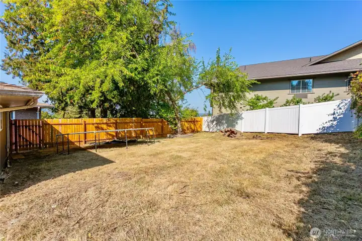 DADU Dedicated Fenced Yard