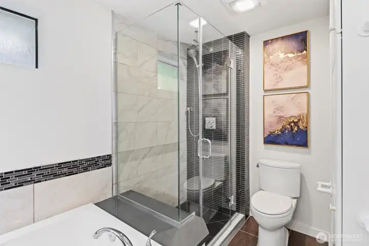 Primary bedroom with 5-piece ensuite bath and large walk-in closet