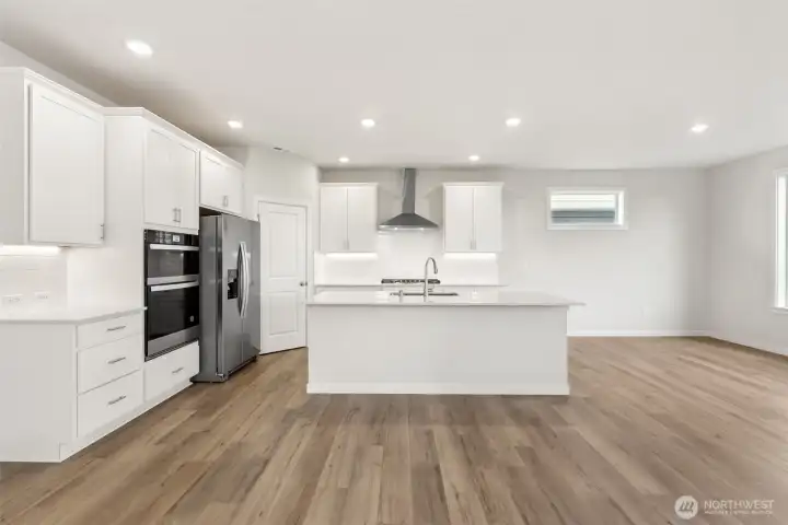 Disclaimer Secondary photos of same floor plan on different lot in different community: Photos are from another Luna, finishes, upgrades, and features may vary.