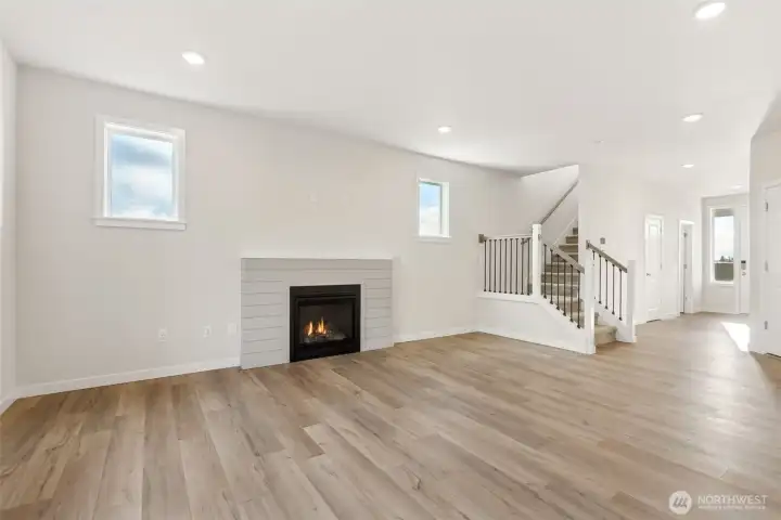 Disclaimer Secondary photos of same floor plan on different lot in different community: Photos are from another Luna, finishes, upgrades, and features may vary.