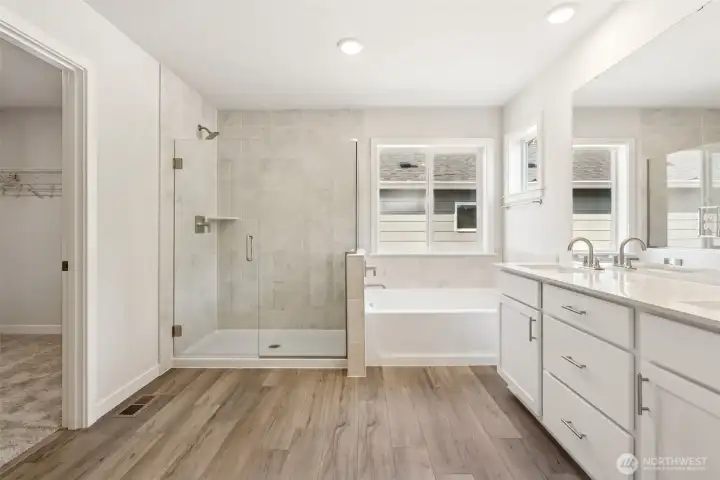 Disclaimer Secondary photos of same floor plan on different lot in different community: Photos are from another Luna, finishes, upgrades, and features may vary.