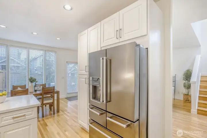 Enjoy all the stainless steel appliances.
