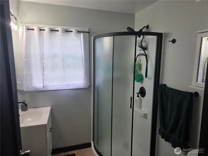 3/4 bath with custom corner shower