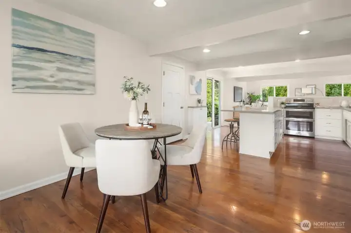 Open concept between dining room & kitchen, perfect for entertaining.