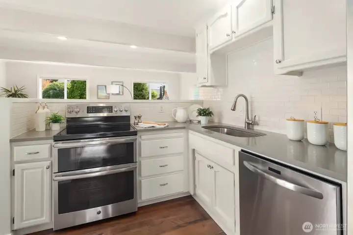Ample counter top space, with kitchen looking out to living room.