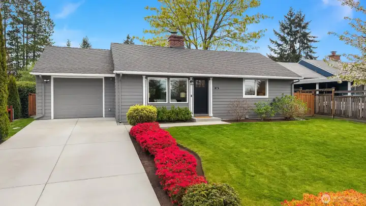 Well maintained exterior.