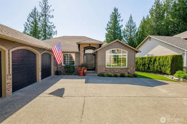 Beautiful front elevation of this 2000 built meticulously cared for rambler.