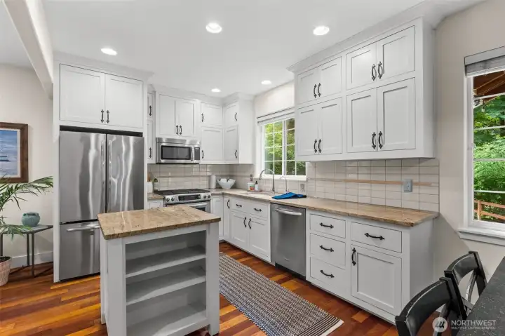 Easy functioning kitchen with room to gather
