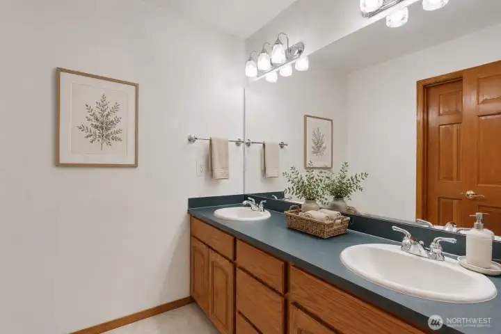 Upstairs hall bath