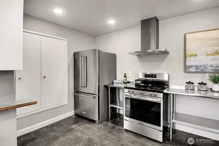 Stainless steel appliances and deep pantry closet for storing all your kitchen essentials. when the new gas meter was installed in 2017. Stainless steel appliances and deep pantry closet for storing all your kitchen essentials. when the new gas meter was installed in 2017.