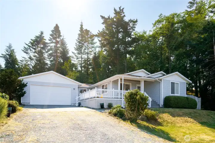 Welcome to 744 Shelter Bay Dr.