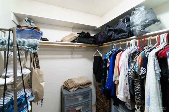 Primary walk-in-closet