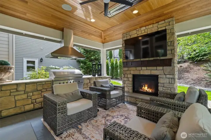 Outdoor grilling at its best tv stays with property, great grilling area Outdoor grilling at its best tv stays with property, great grilling area