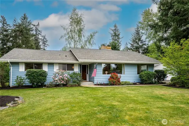 Welcome to 1202 122 St E in Parkland! This charming 1880 SF gem is nestled on a peaceful .8 acre lot, down a quiet dead end street. Country calm, wrapped in nature's timeless charm.