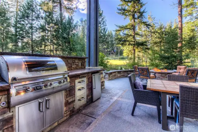 Spend every day outside with this complete outdoor kitchen