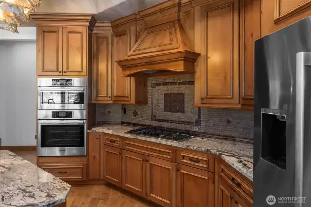 Bosch appliances and steamer over compete this chef's kitchen.