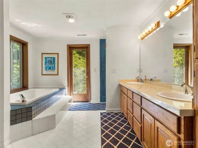 Primary 5-piece bathroom