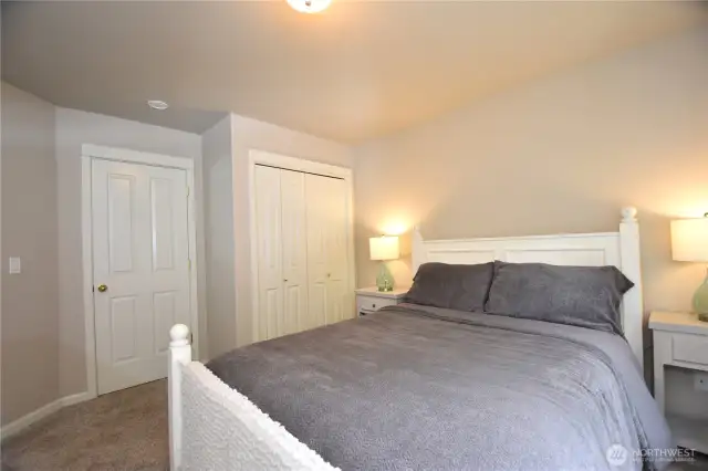 Guest bedroom.