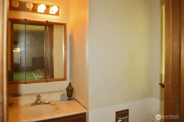 Primary 3/4 Bath