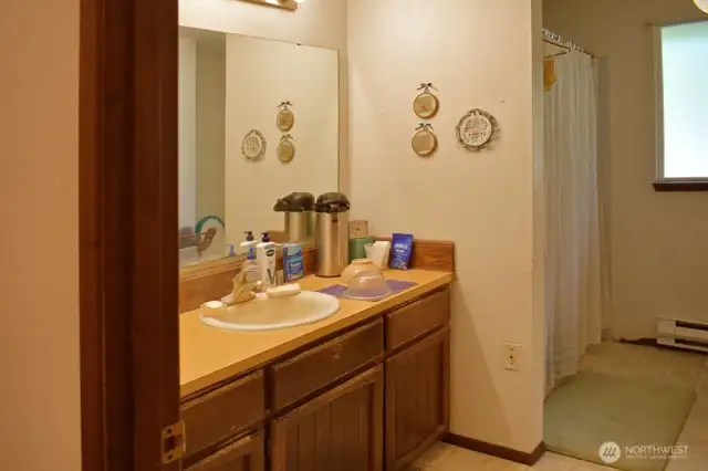 Min Bathroom, Full Bath