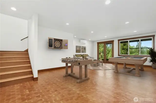 Bring your Imagination to this vast, flexible Lower Level