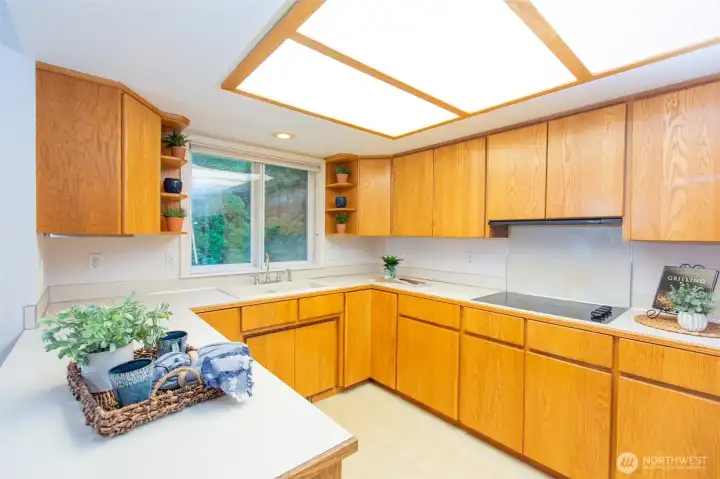 So much countertop workspace here! Solid wood cabinets - bases have pullouts, too!