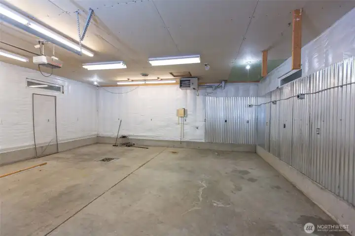 576 sf detached shop - poured concrete floor, Hardie siding and new roof/gutters.