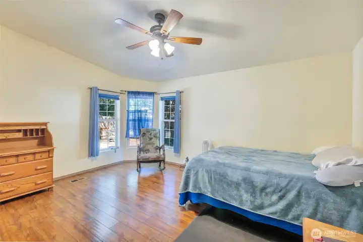 Huge Primary with 5 piece en suite and walk in closet!