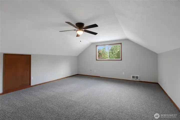 upstairs bedroom (#4)