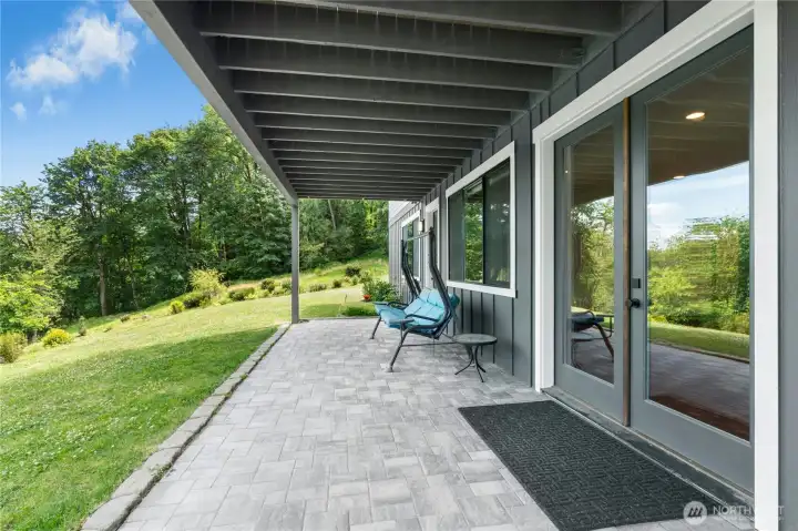 Patio ideal for taking it all in