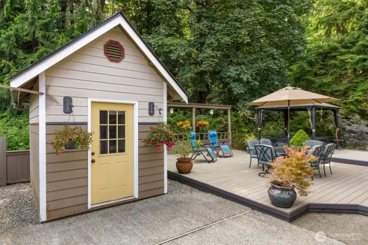 This outbuilding is ready for greenhouse, Shop or Sauna!