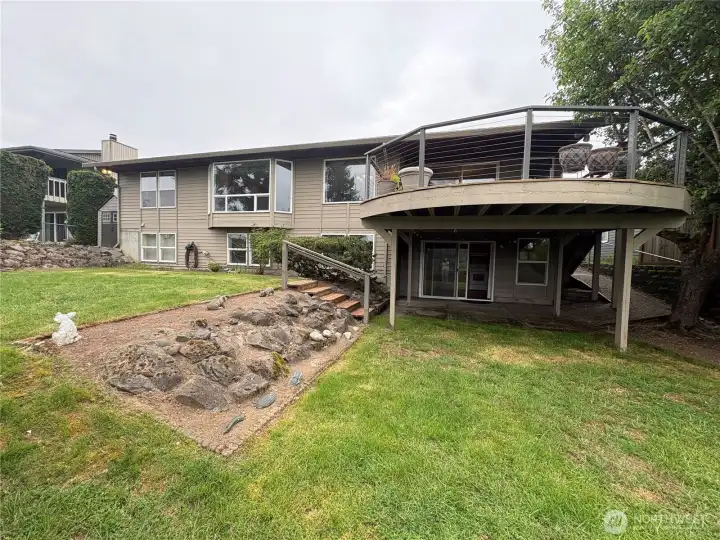 Back yard -lower second entrance that could be used for apartment Back yard -lower second entrance that could be used for apartment
