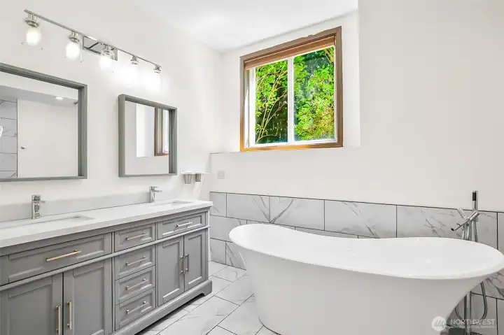 Guest bathroom on lower
