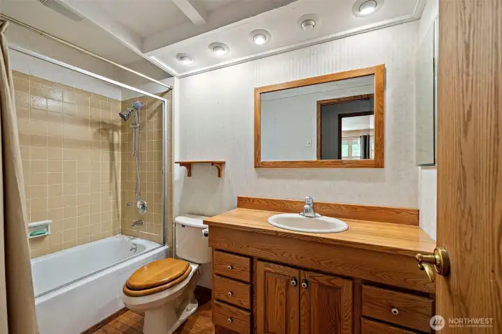 Upstairs full bath