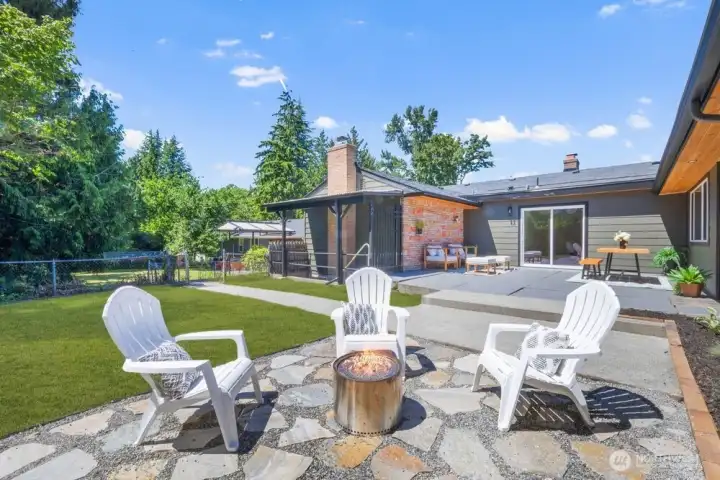 Additional flagstone entertaining area offers the perfect spot for fire pit seating, outdoor lounging, and backyard gatherings