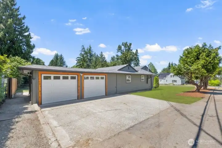 2 car garage with EV ready 50 amp/220