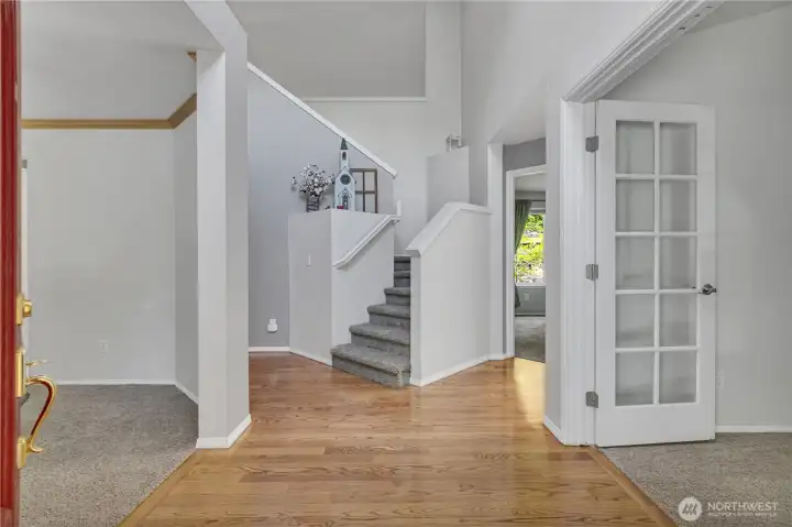 Open entry hall with gorgeous oak hardwood flooring!
