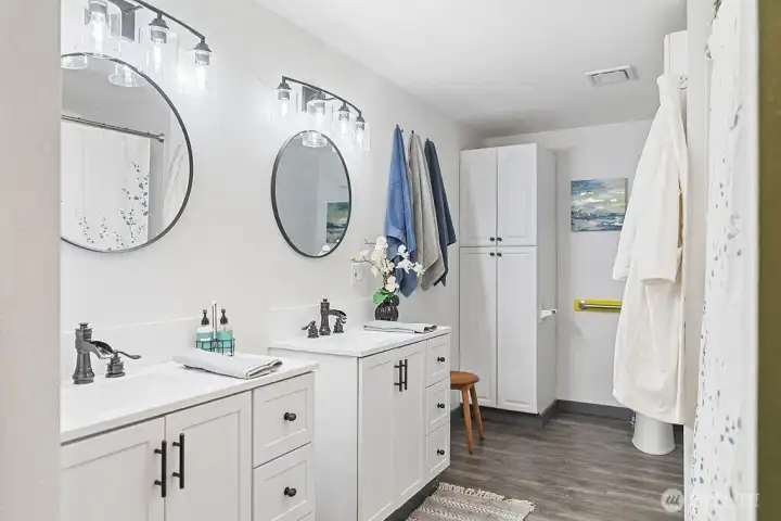 En suite bathroom En suite bathroom