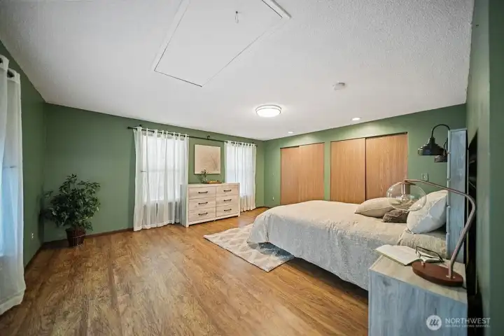 Large Primary Bedroom Large Primary Bedroom