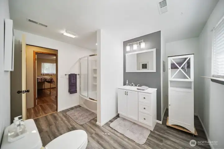 Large full bath upstairs Large full bath upstairs